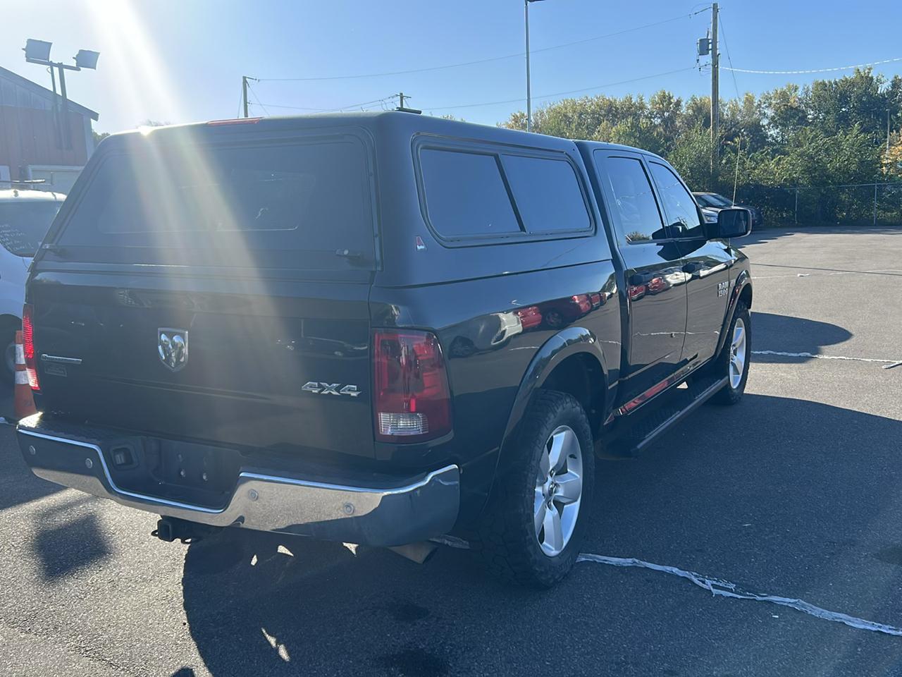 RAM 1500 4WD Crew Cab 140.5" Outdoorsman 2015