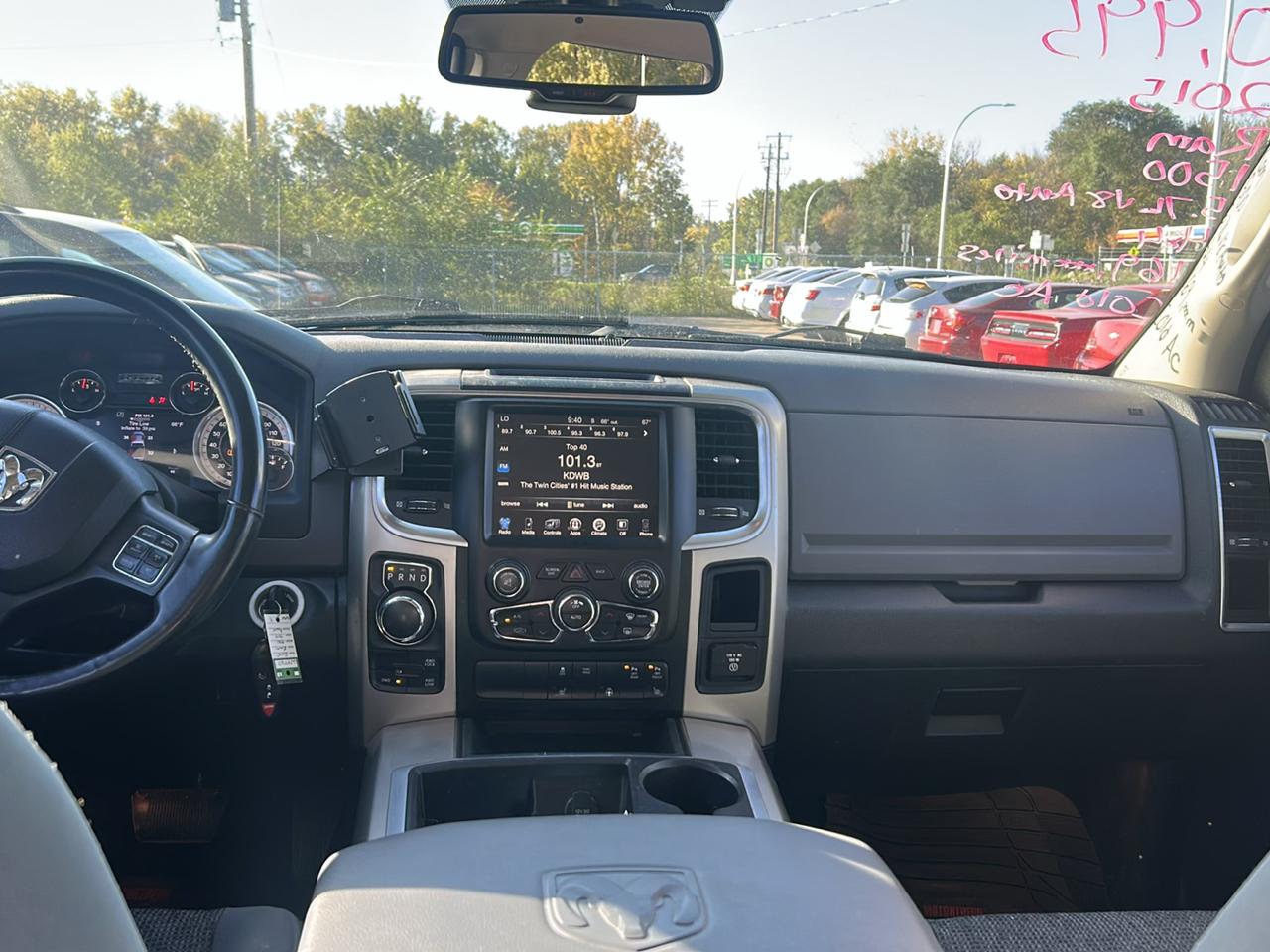 RAM 1500 4WD Crew Cab 140.5" Outdoorsman 2015