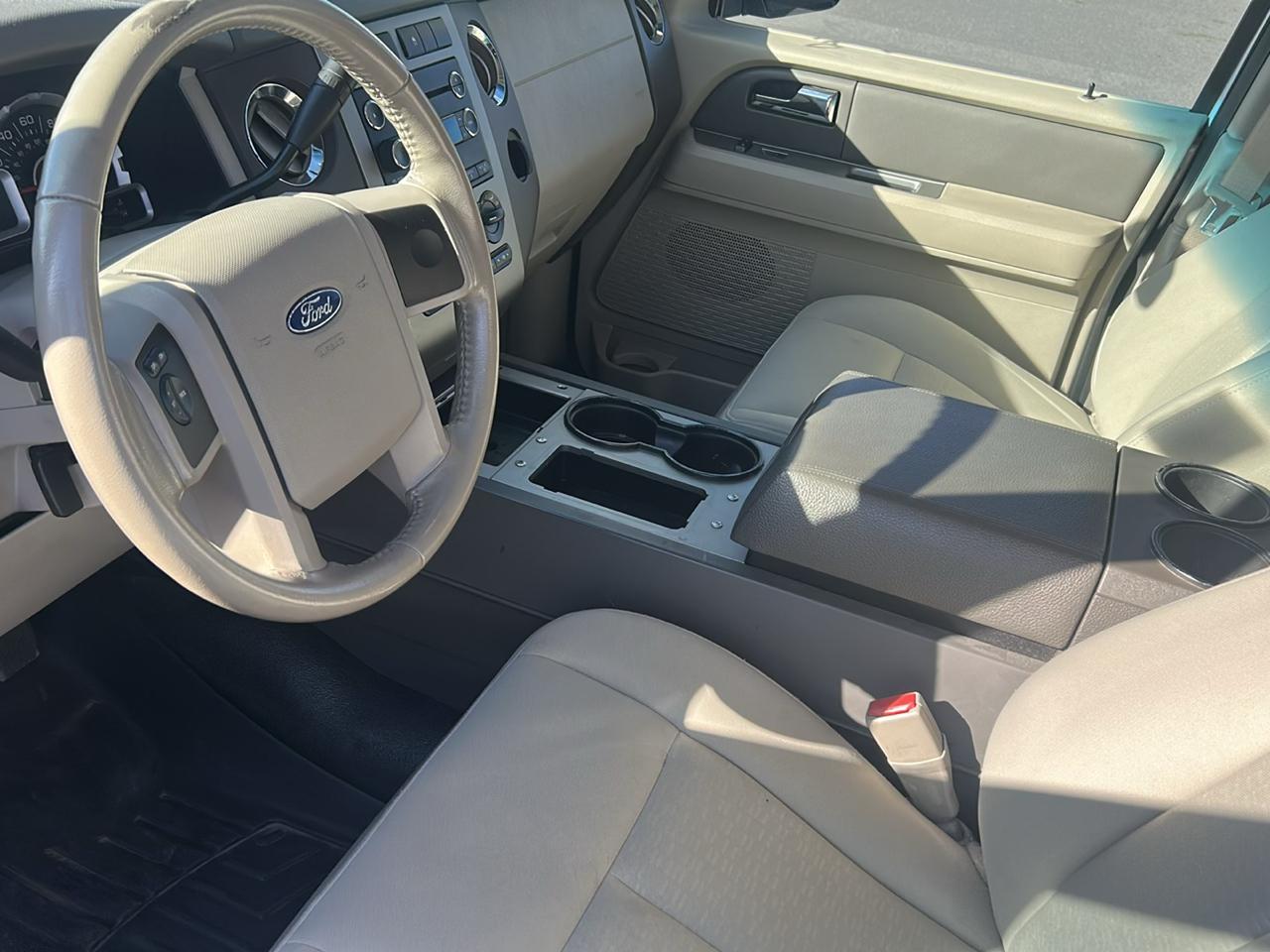 Ford Expedition 4WD 4dr XLT 2009