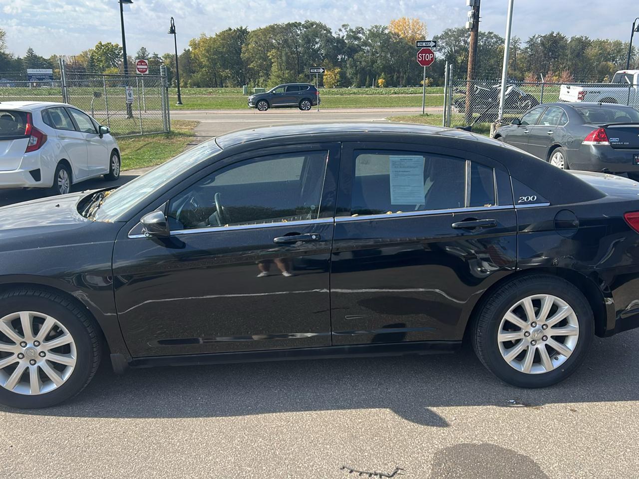 Chrysler 200 4dr Sdn Touring 2013