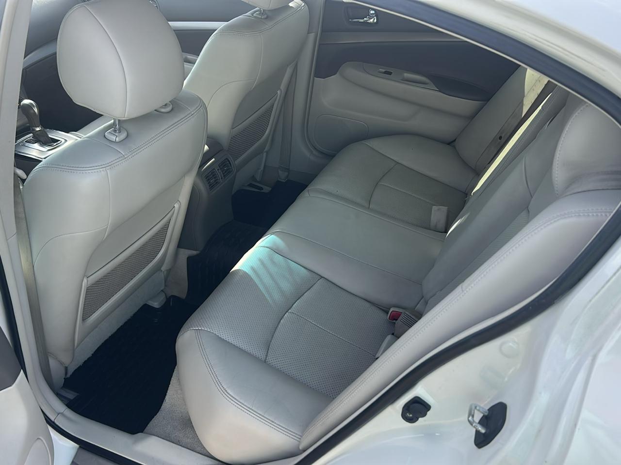 Infiniti G37 Sedan 4dr x AWD 2012
