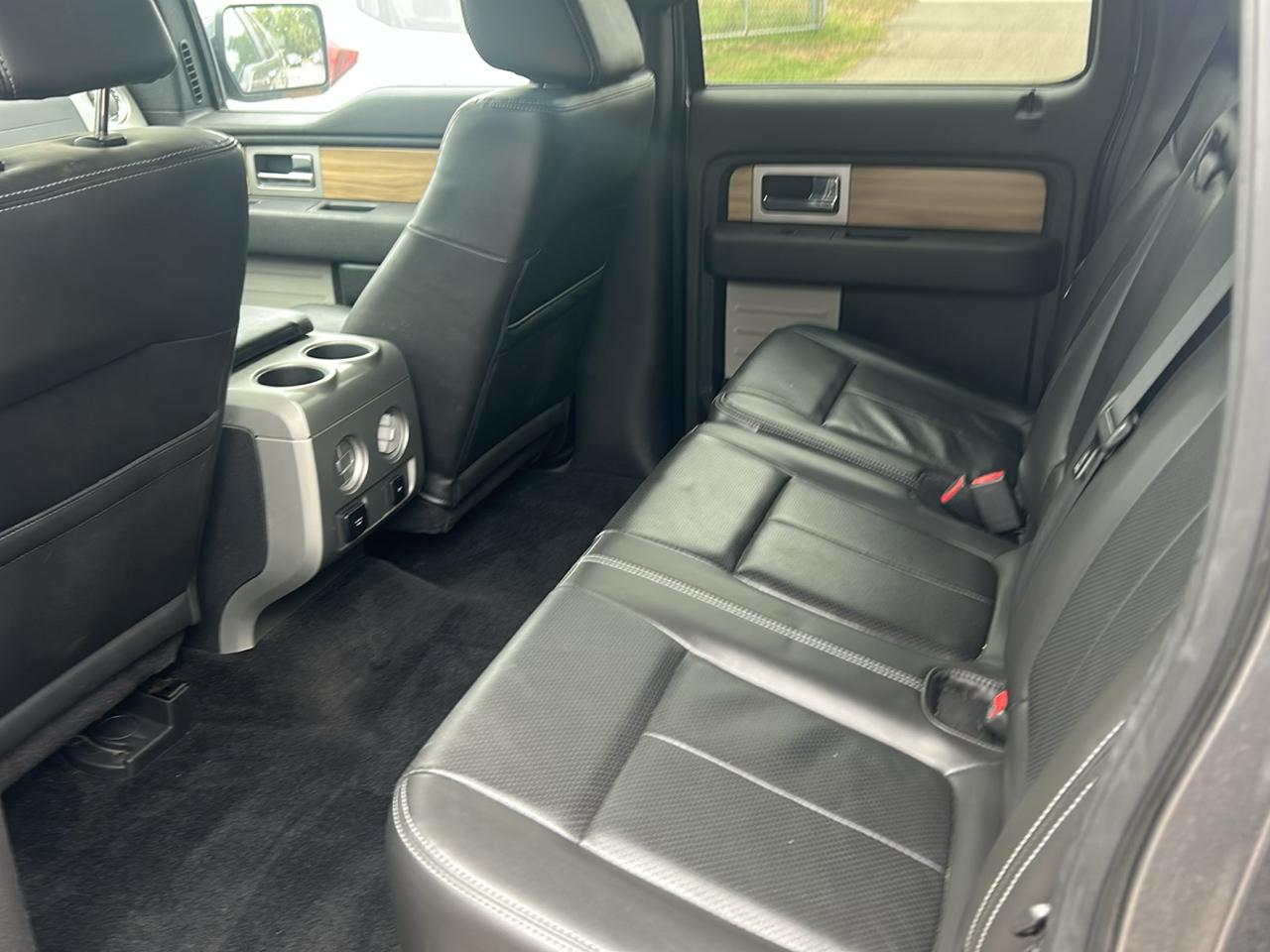 Ford F-150 4WD SuperCrew 145" Platinum 2011