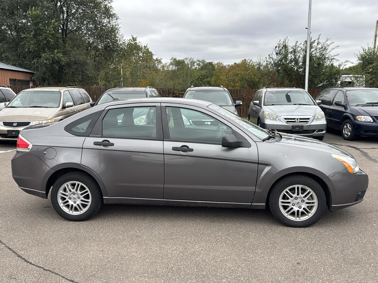 Ford Focus 4dr Sdn SE 2011