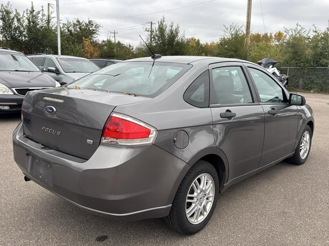 Ford Focus 4dr Sdn SE 2011