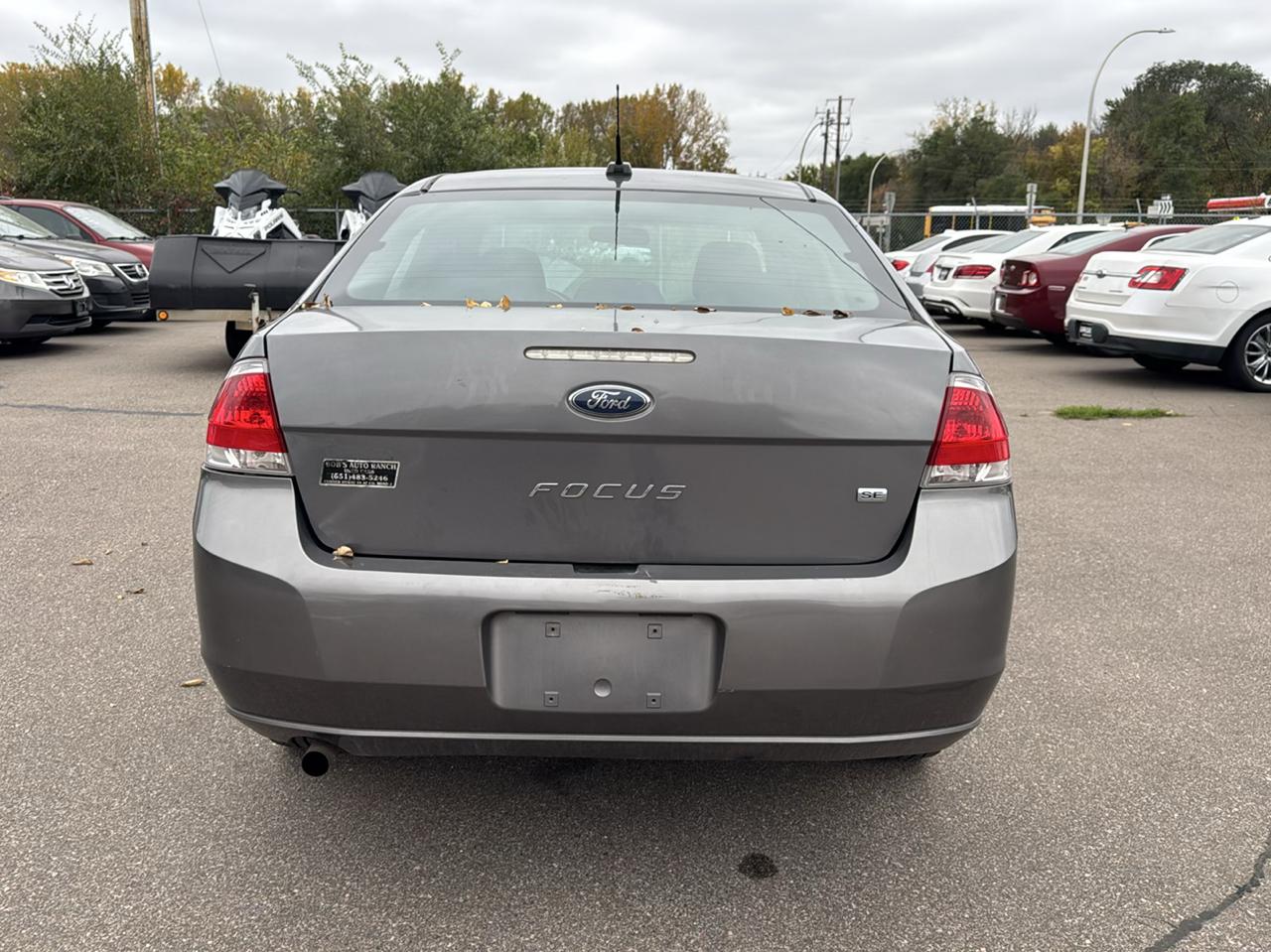 Ford Focus 4dr Sdn SE 2011