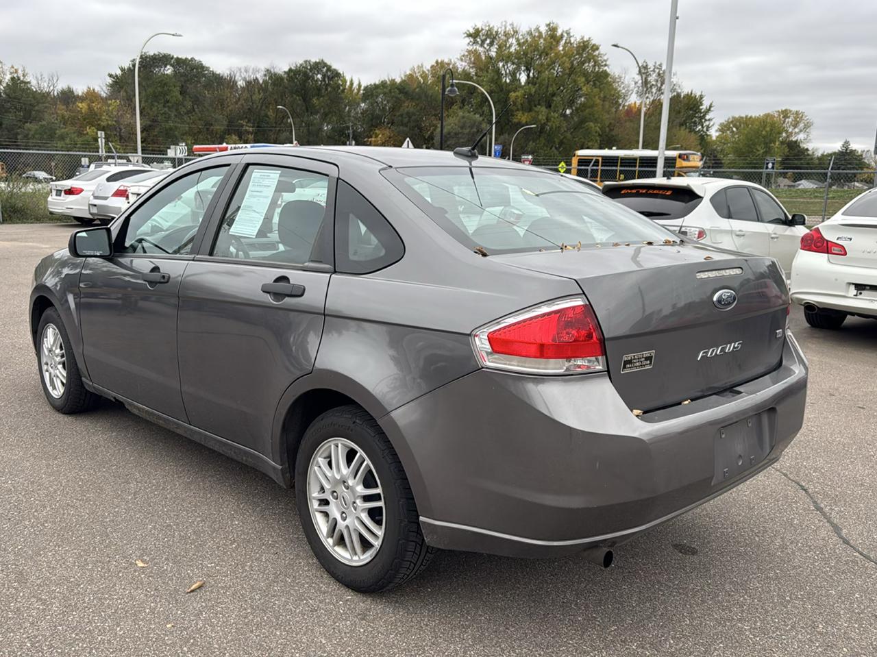 Ford Focus 4dr Sdn SE 2011