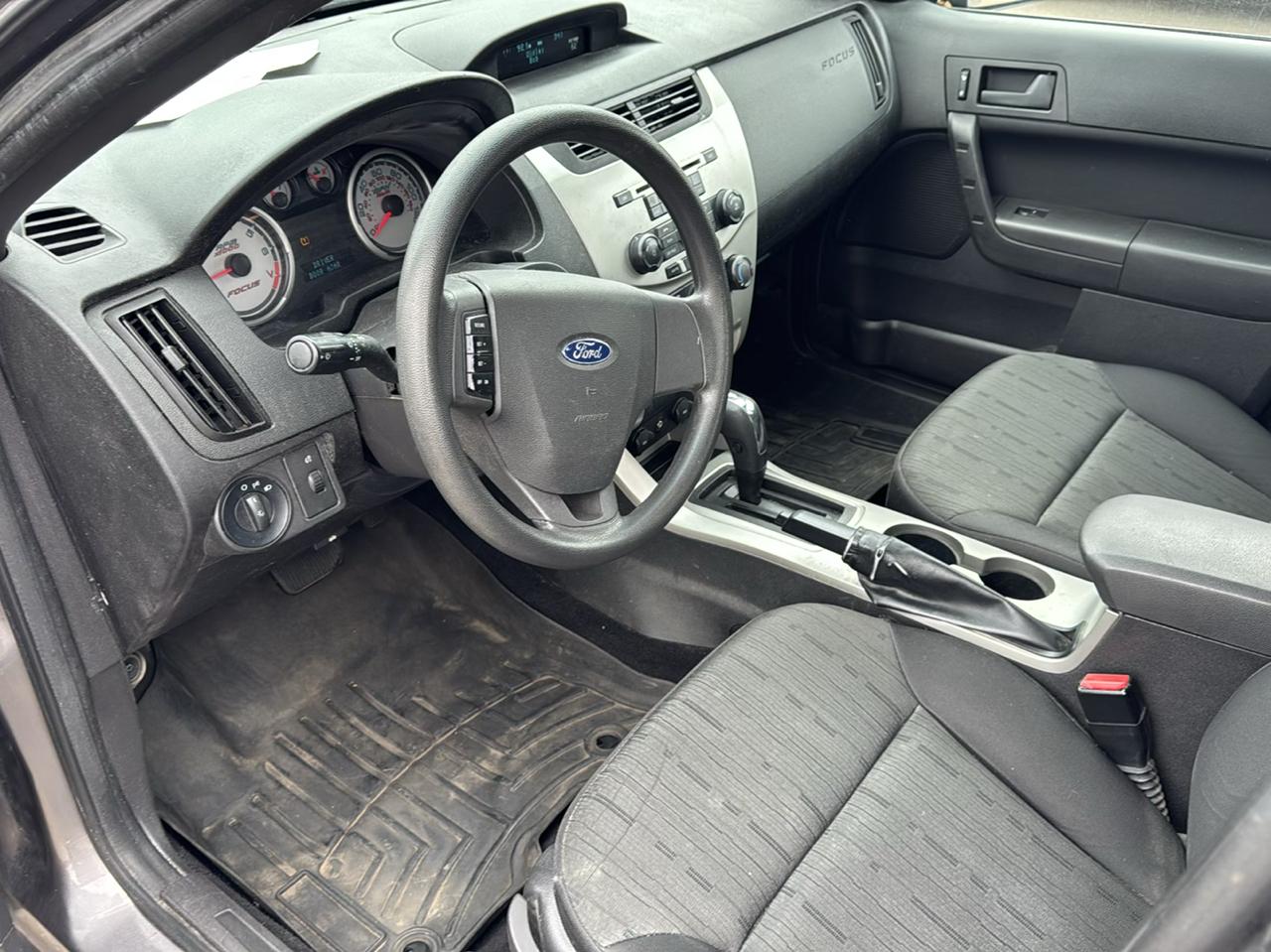 Ford Focus 4dr Sdn SE 2011