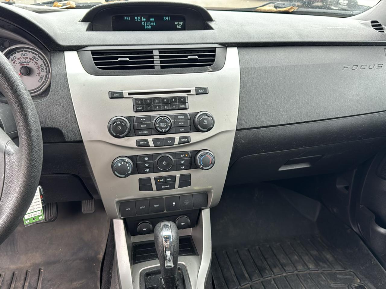 Ford Focus 4dr Sdn SE 2011