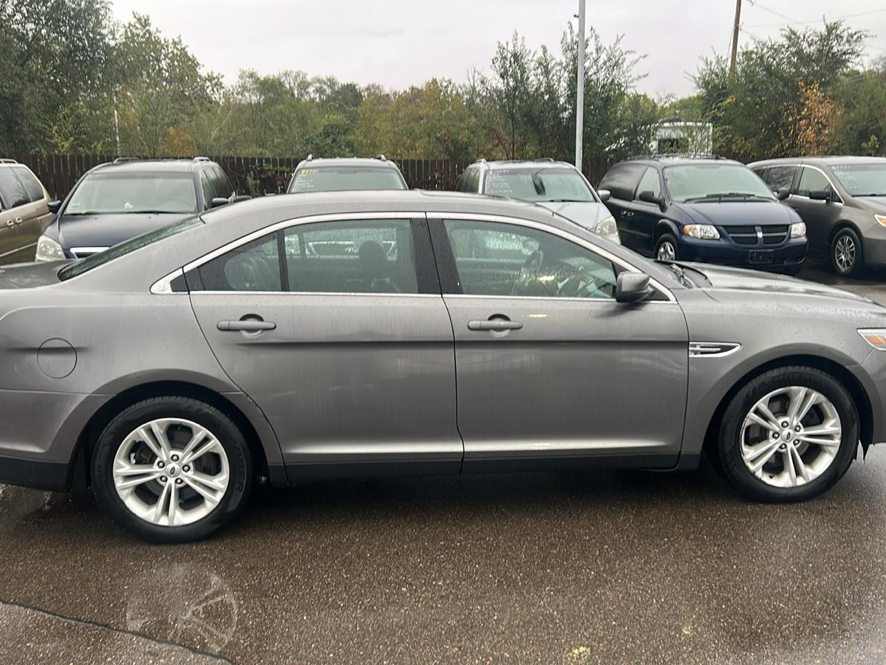Ford Taurus 4dr Sdn SEL FWD 2013