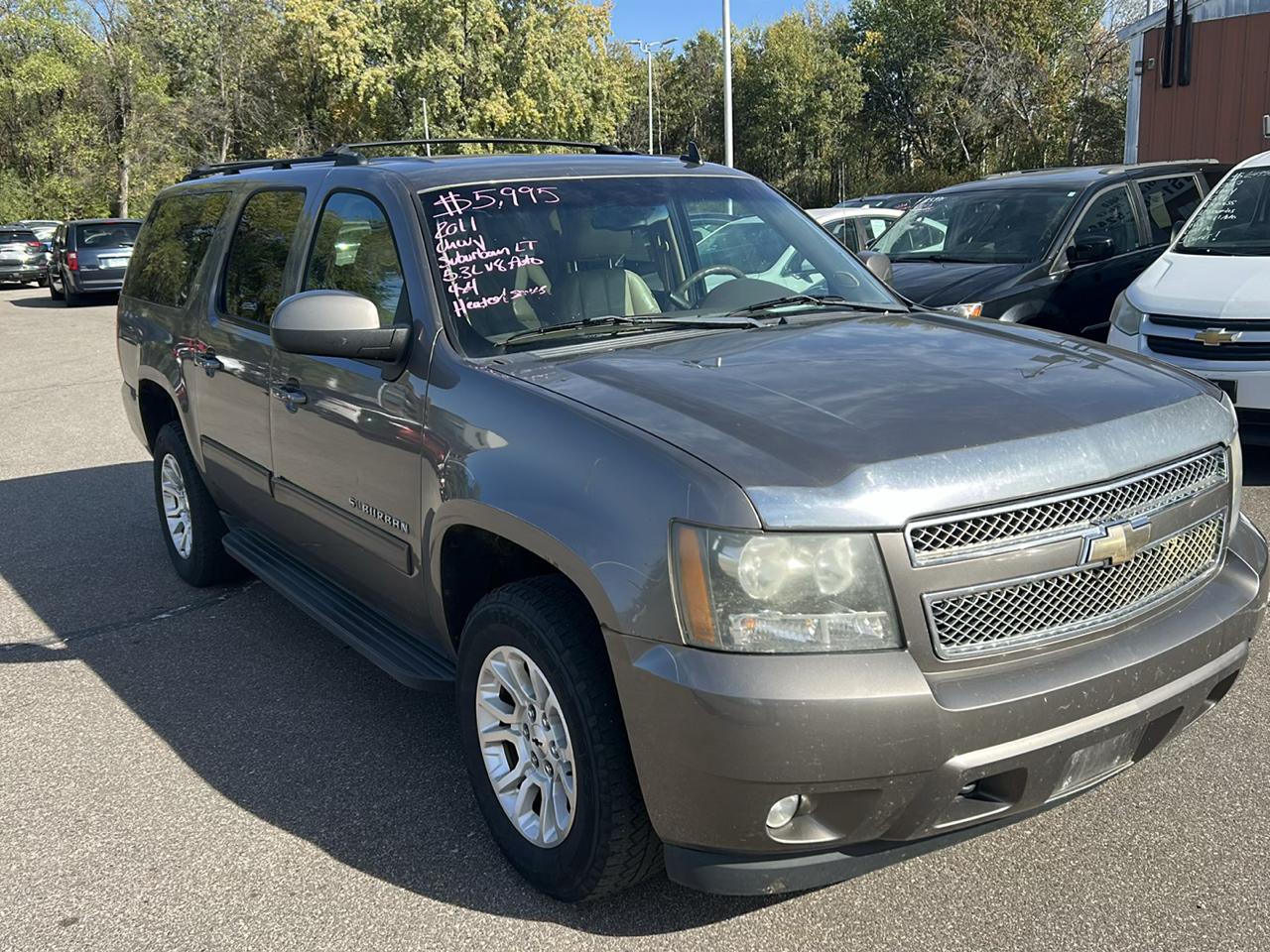 Chevrolet Suburban 4WD 4dr 1500 LT 2011