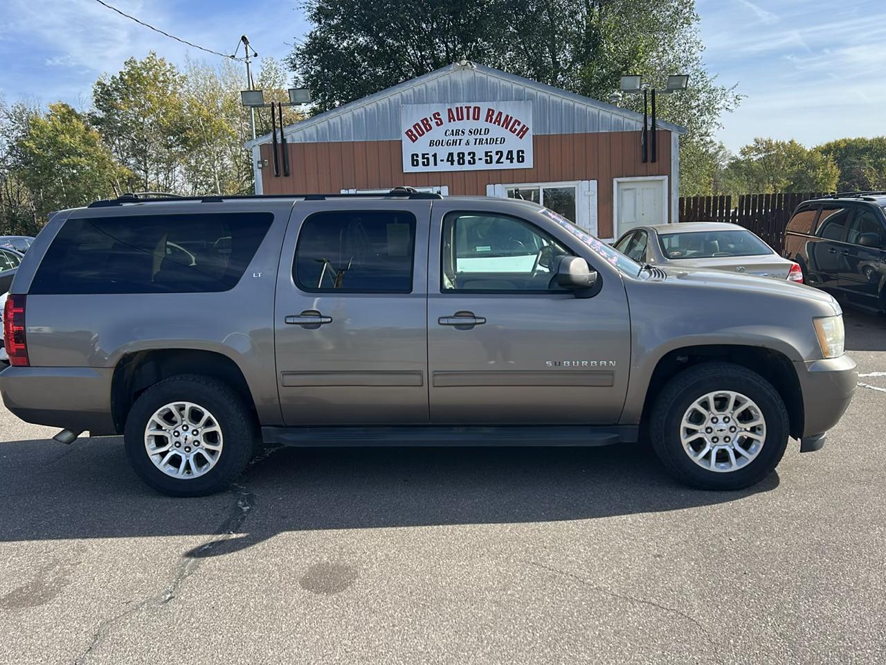 Chevrolet Suburban 4WD 4dr 1500 LT 2011
