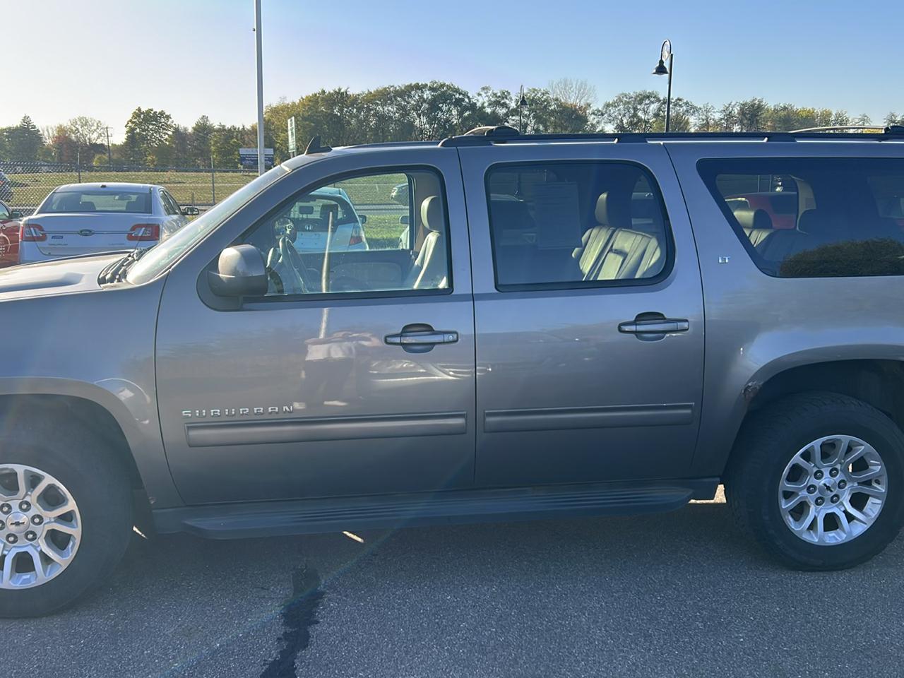 Chevrolet Suburban 4WD 4dr 1500 LT 2011