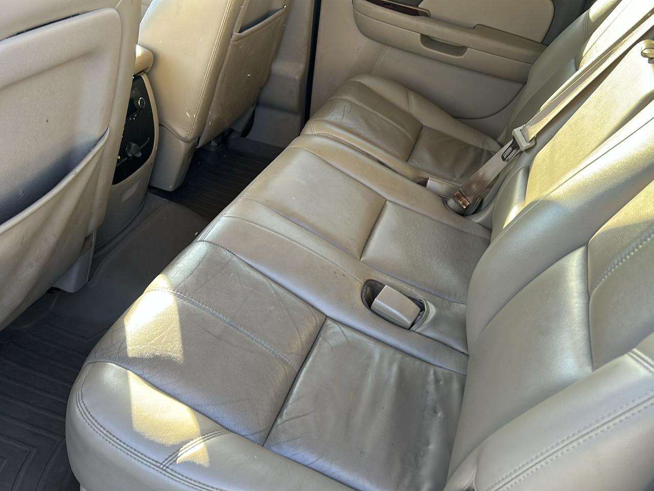 Chevrolet Suburban 4WD 4dr 1500 LT 2011