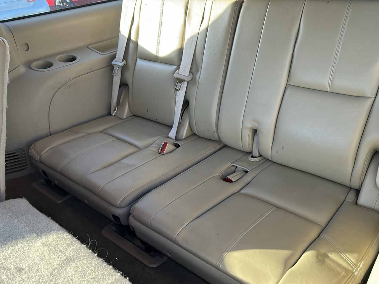 Chevrolet Suburban 4WD 4dr 1500 LT 2011