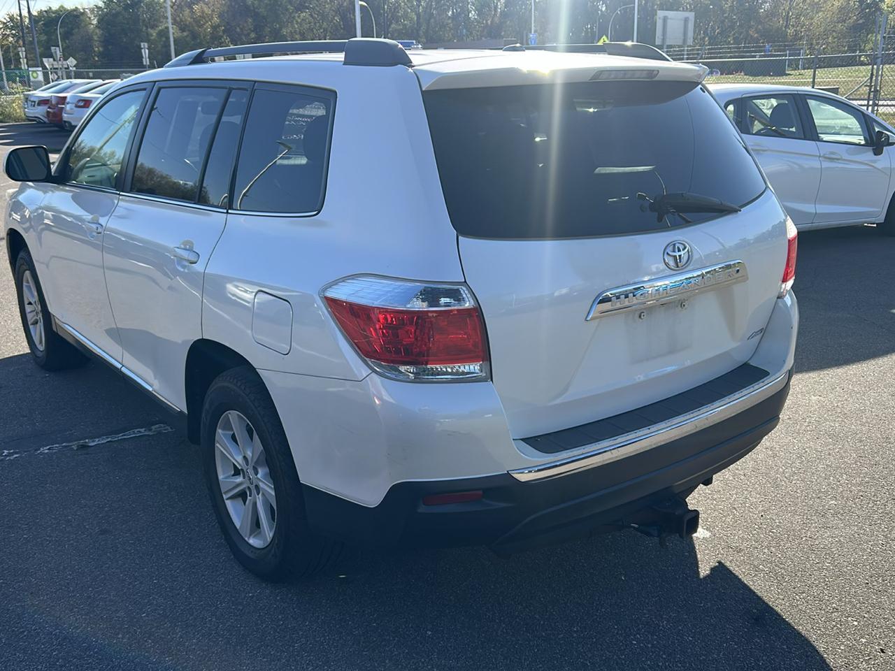 Toyota Highlander 4WD 4dr V6 (Natl) 2013
