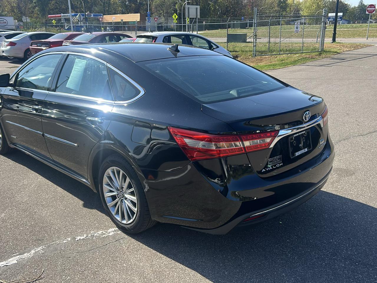 Toyota Avalon Hybrid Limited (Natl) 2017