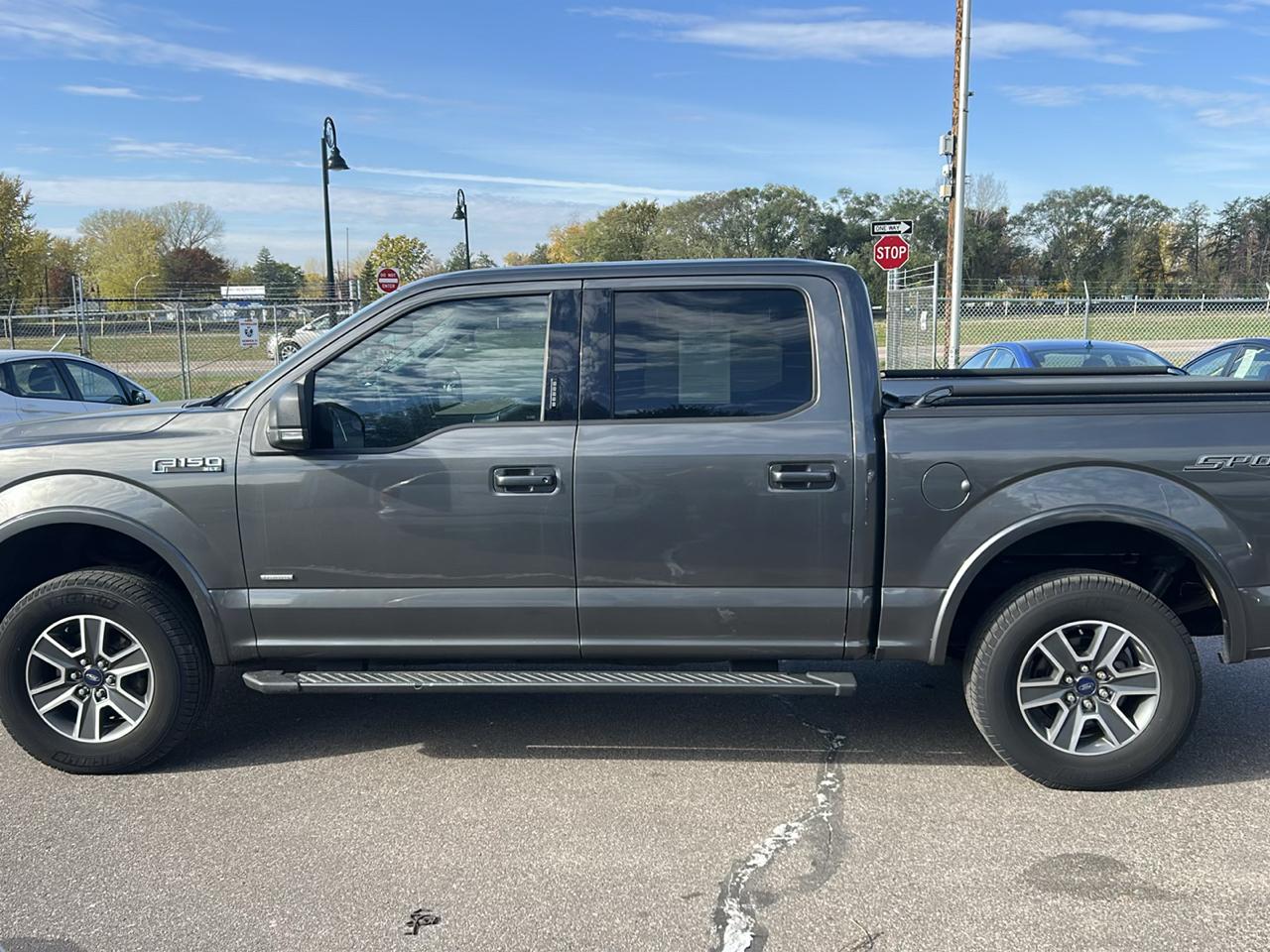 Ford F-150 4WD SuperCrew 145" Lariat 2016