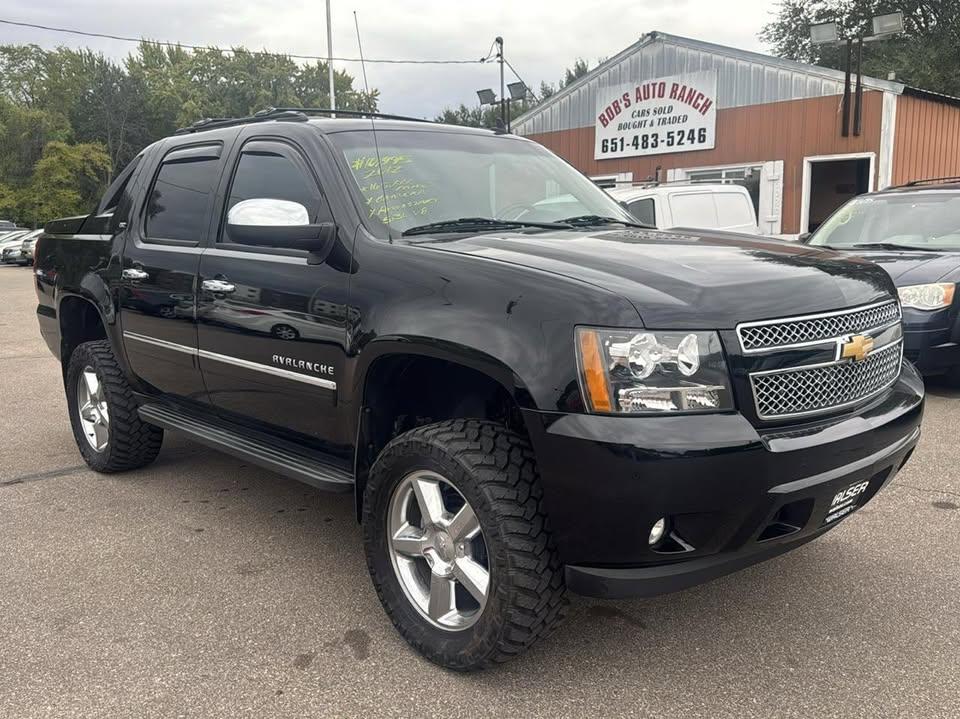 Chevrolet Avalanche 4WD Crew Cab LTZ 2012