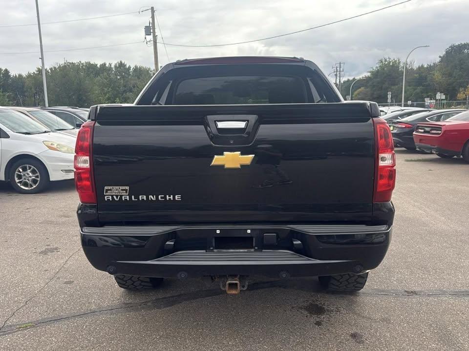 Chevrolet Avalanche 4WD Crew Cab LTZ 2012