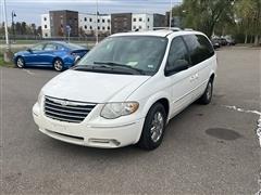 2006 Chrysler Town & Country LWB 