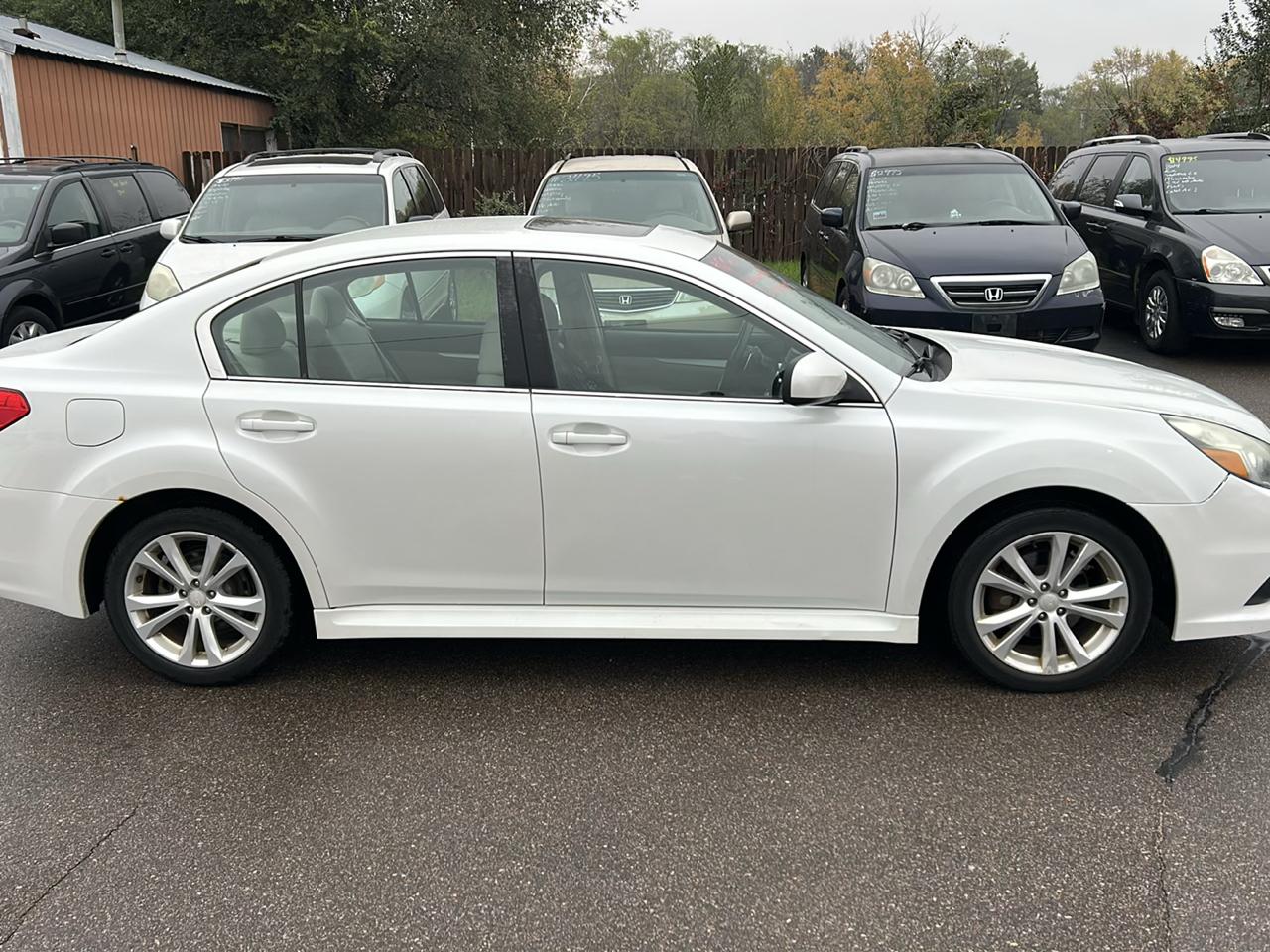 Subaru Legacy 4dr Sdn H4 Auto 2.5i Premium 2013