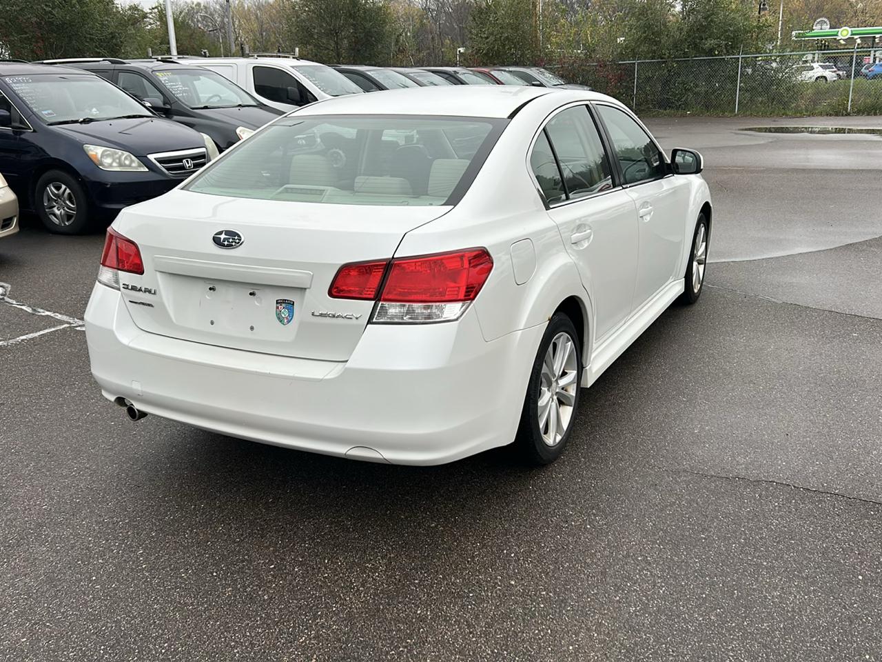 Subaru Legacy 4dr Sdn H4 Auto 2.5i Premium 2013