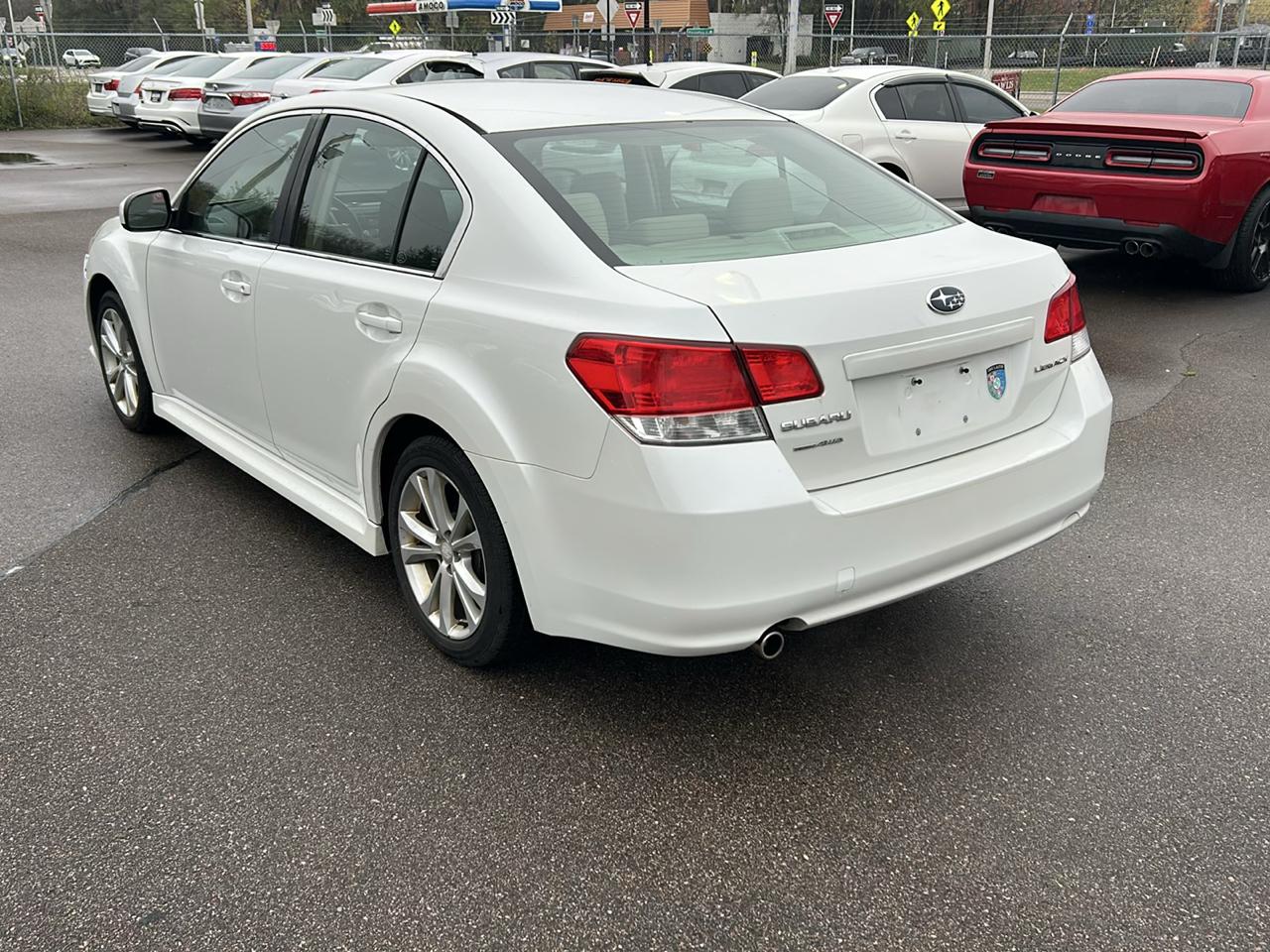 Subaru Legacy 4dr Sdn H4 Auto 2.5i Premium 2013