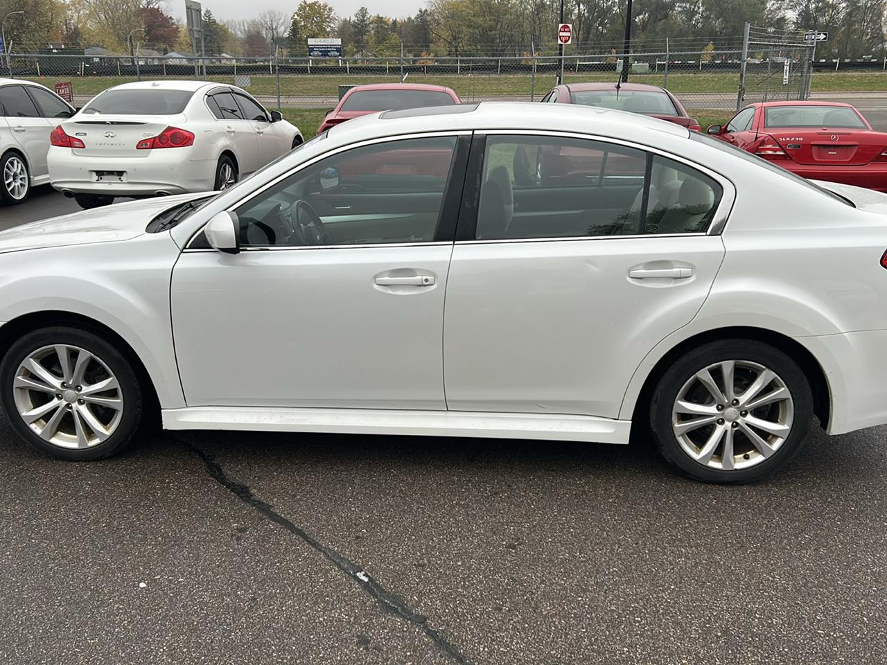 Subaru Legacy 4dr Sdn H4 Auto 2.5i Premium 2013