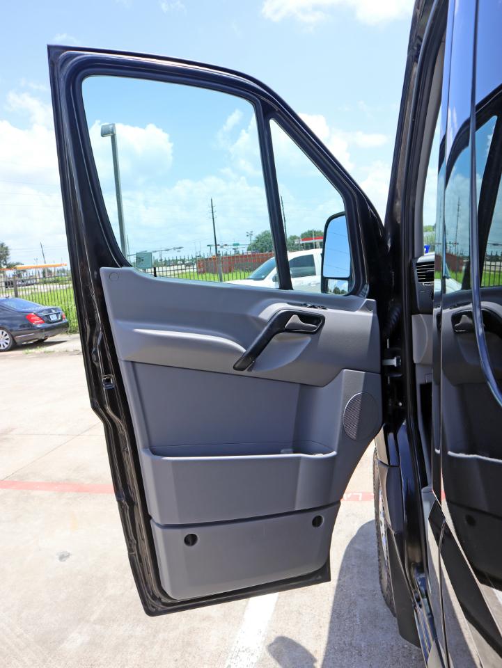 Mercedes-Benz Sprinter 2500 Passenger Van 144-in. WB 2018