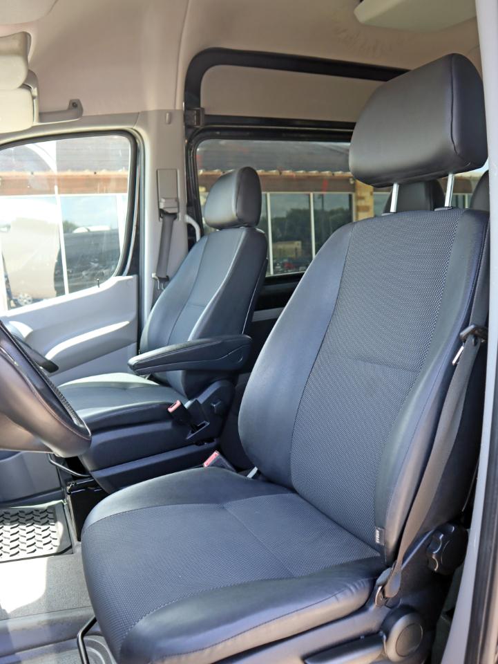 Mercedes-Benz Sprinter 2500 Passenger Van 144-in. WB 2018