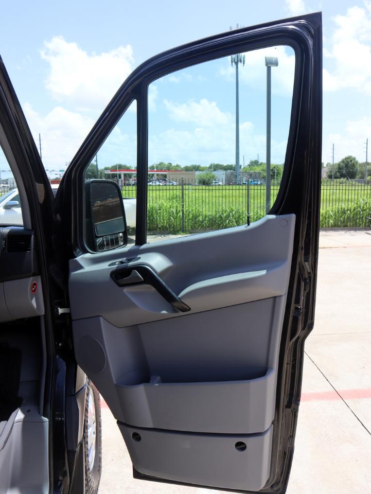 Mercedes-Benz Sprinter 2500 Passenger Van 144-in. WB 2018