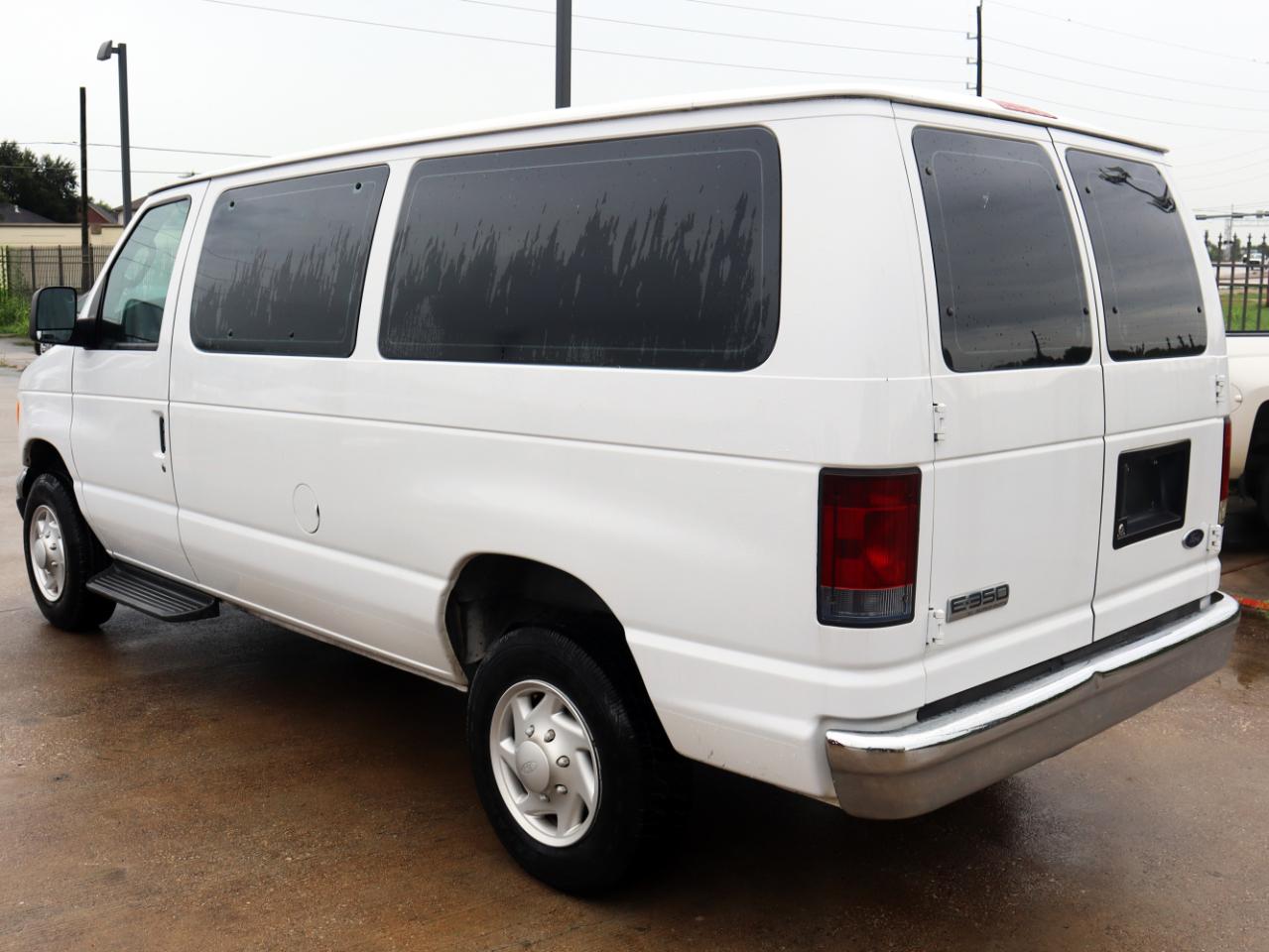 Ford Econoline E-350 XL Super Duty 2006