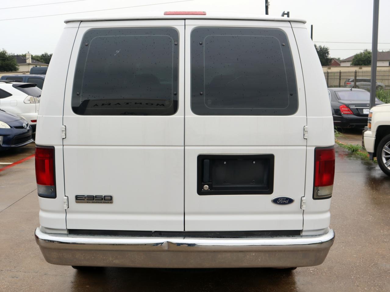 Ford Econoline E-350 XL Super Duty 2006