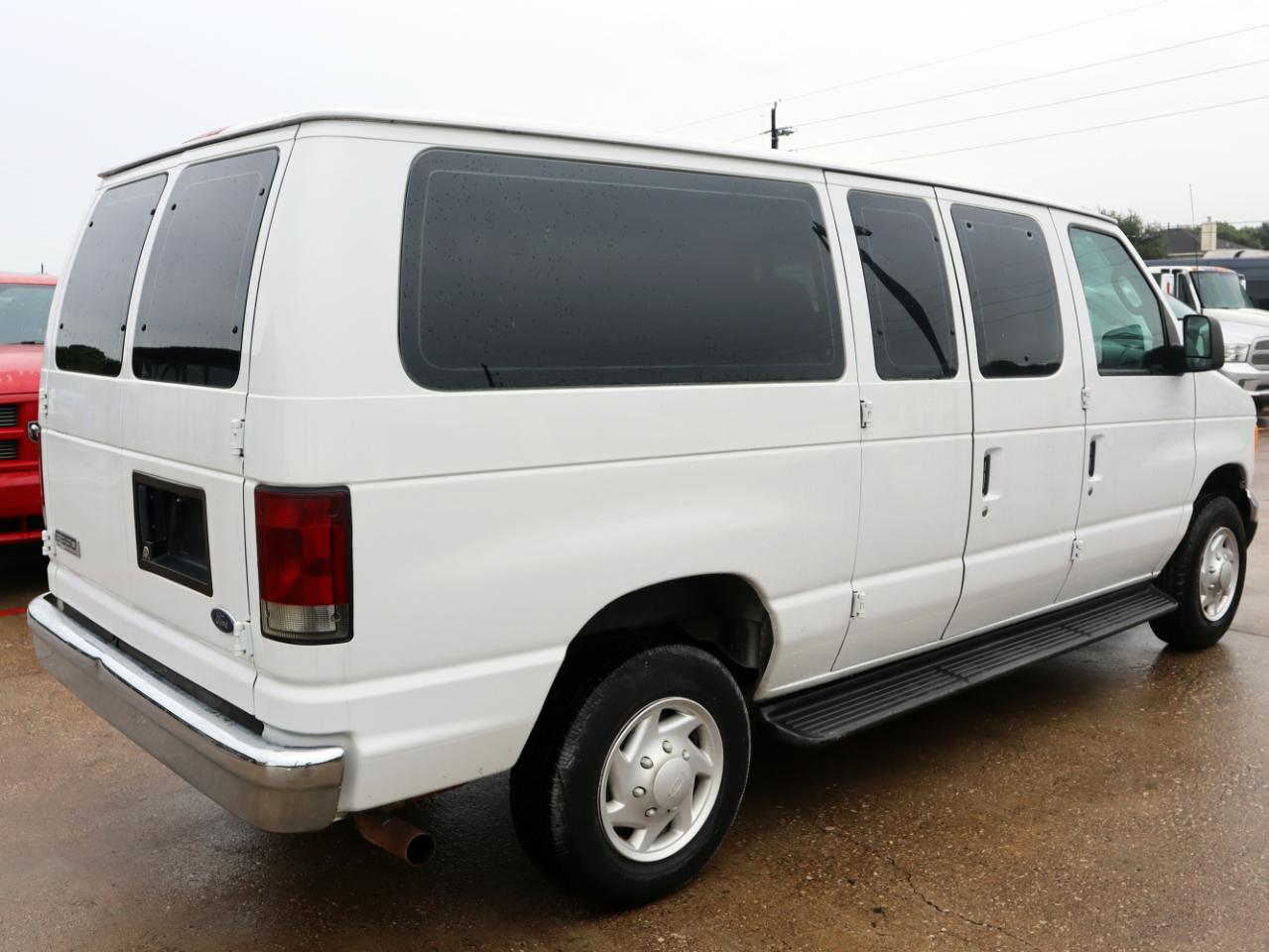 Ford Econoline E-350 XL Super Duty 2006