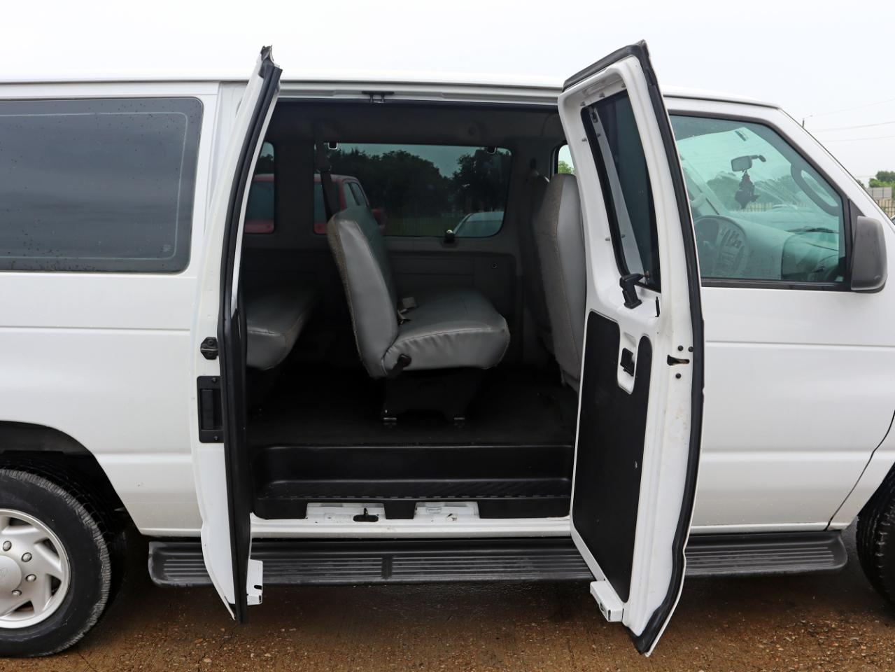 Ford Econoline E-350 XL Super Duty 2006