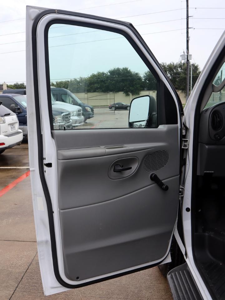 Ford Econoline E-350 XL Super Duty 2006