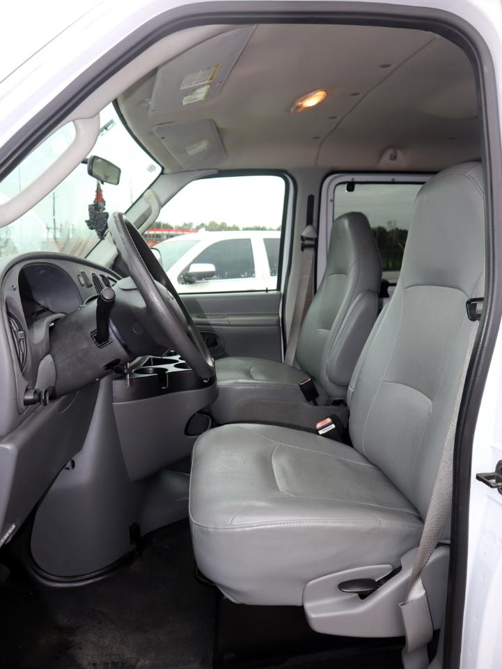 Ford Econoline E-350 XL Super Duty 2006