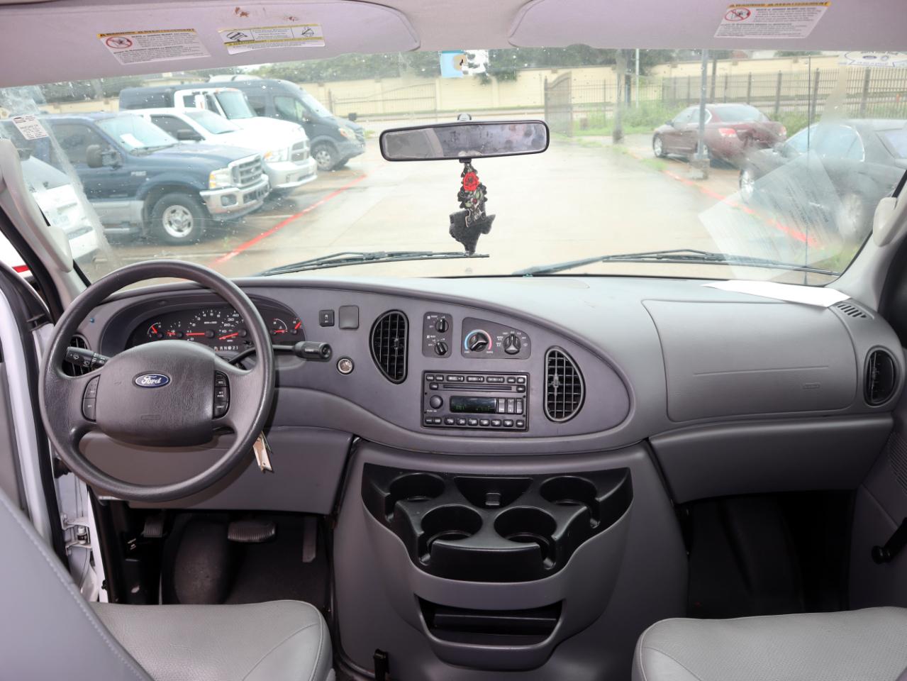 Ford Econoline E-350 XL Super Duty 2006