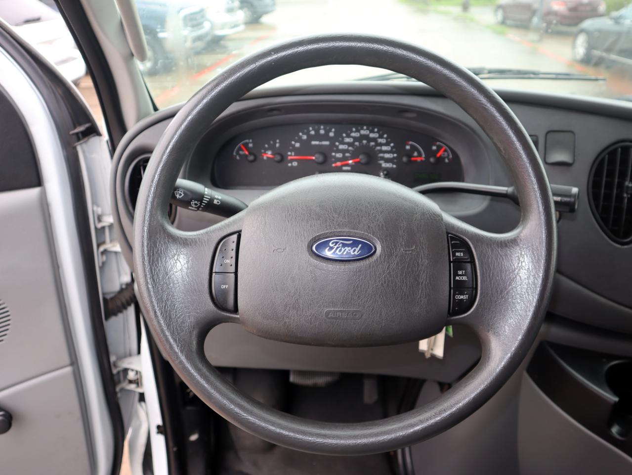 Ford Econoline E-350 XL Super Duty 2006
