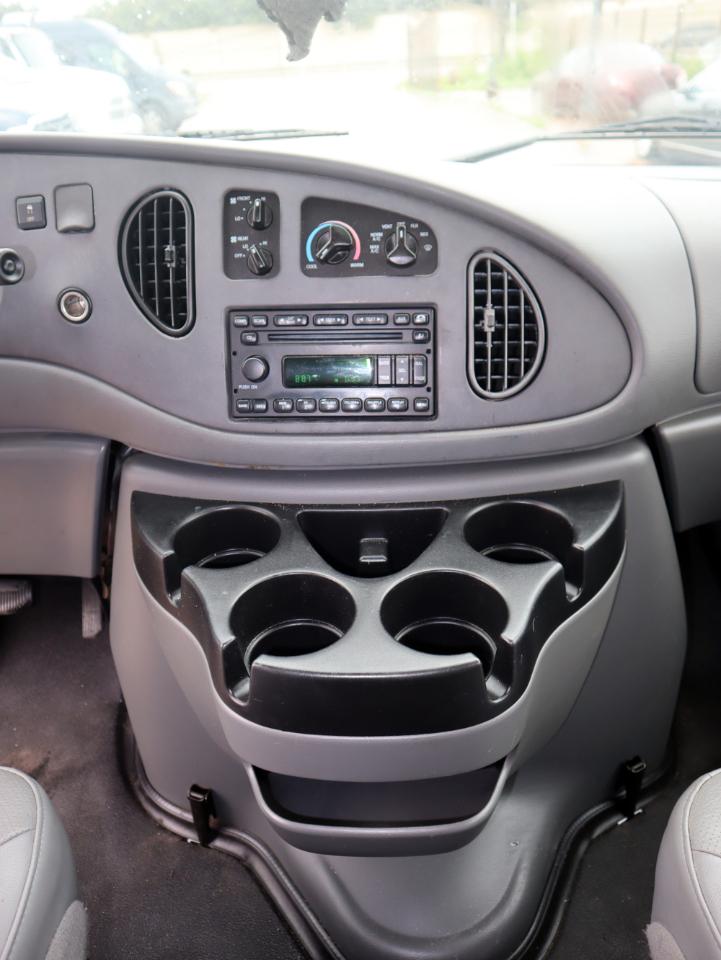 Ford Econoline E-350 XL Super Duty 2006