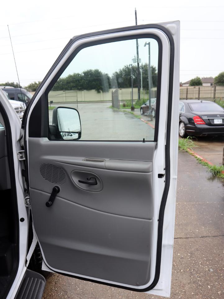 Ford Econoline E-350 XL Super Duty 2006