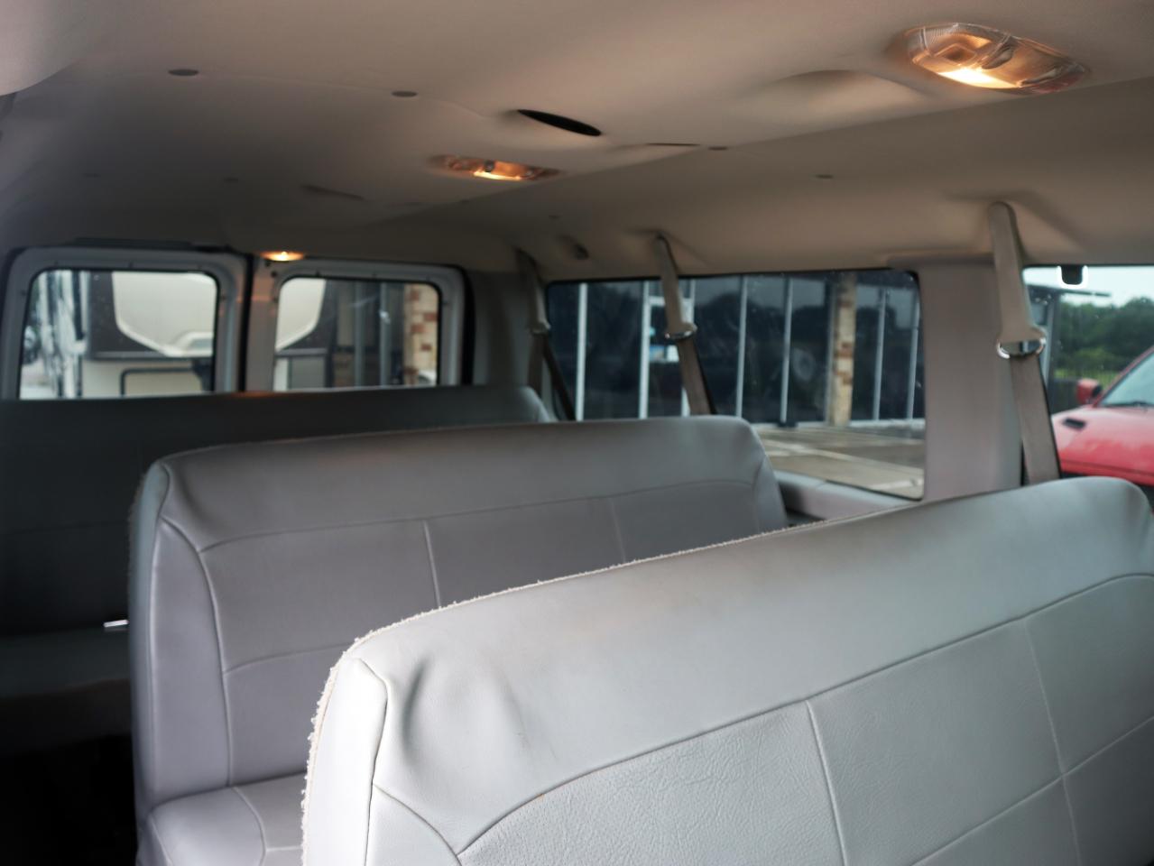 Ford Econoline E-350 XL Super Duty 2006