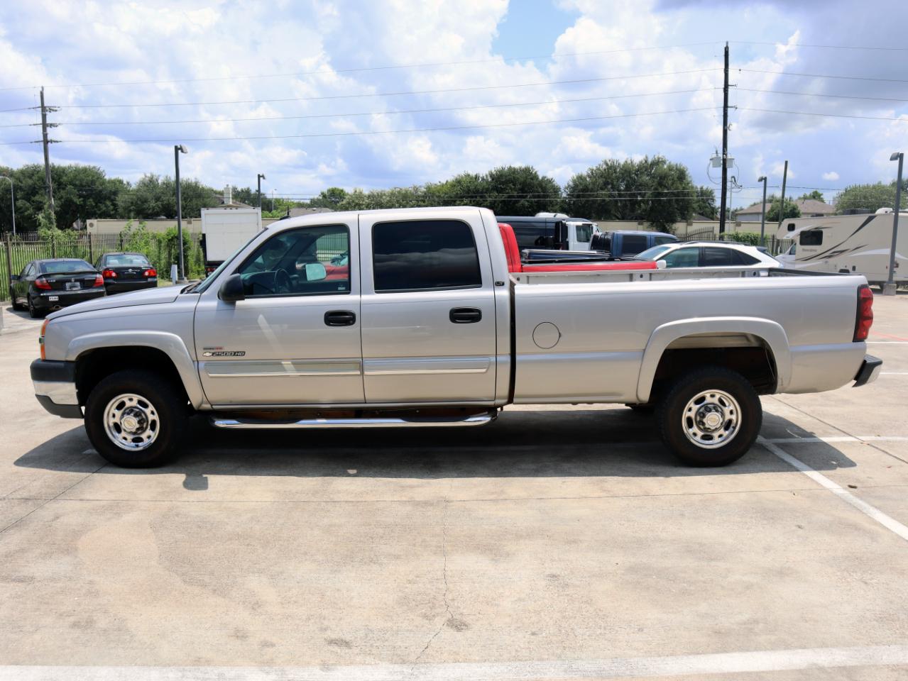 Chevrolet Silverado 2500HD LT Crew Cab Long Bed 2WD 2004