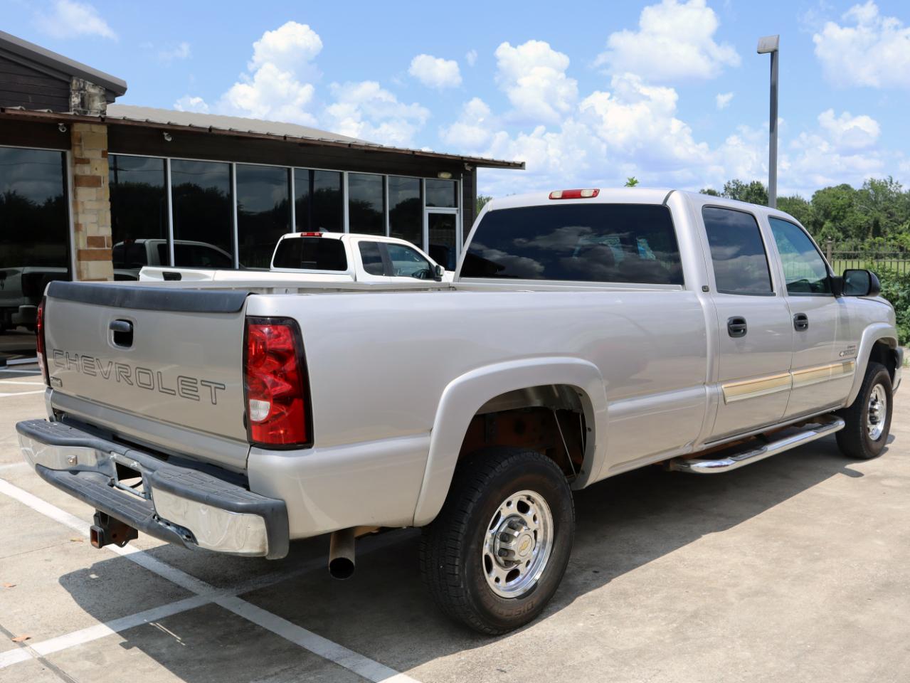 Chevrolet Silverado 2500HD LT Crew Cab Long Bed 2WD 2004