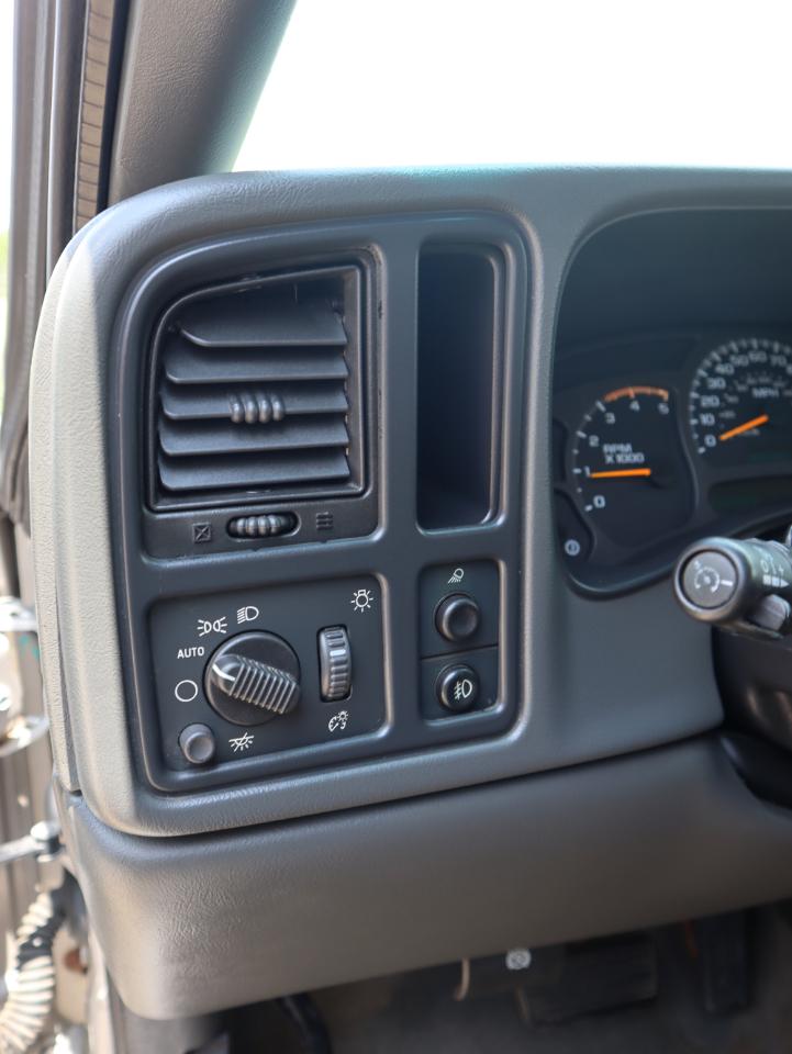 Chevrolet Silverado 2500HD LT Crew Cab Long Bed 2WD 2004