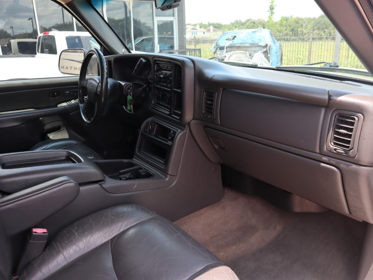 Chevrolet Silverado 2500HD LT Crew Cab Long Bed 2WD 2004