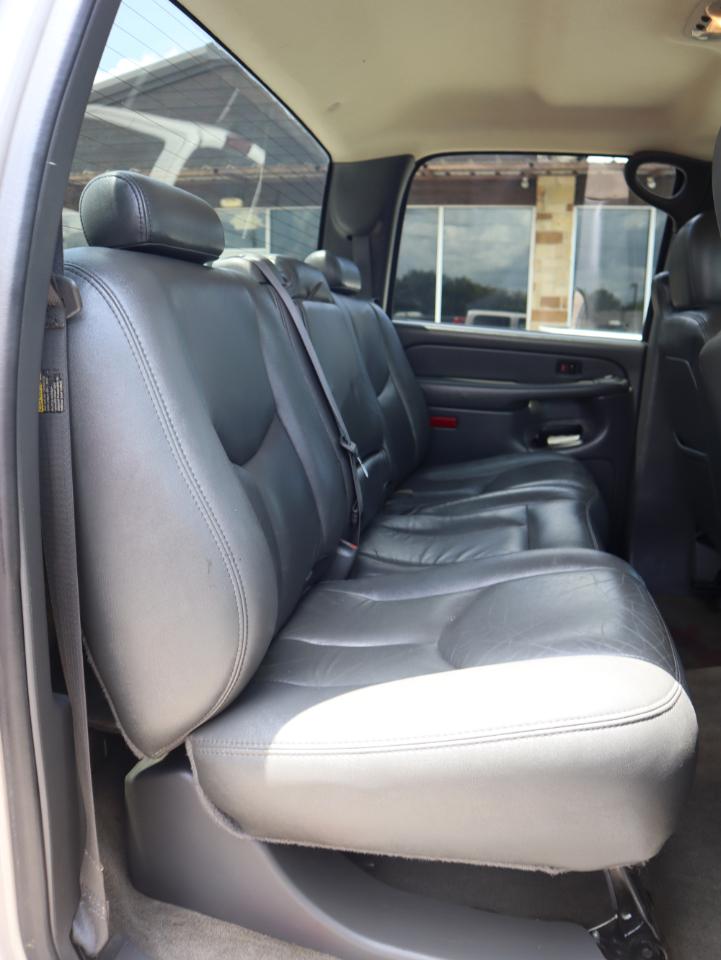 Chevrolet Silverado 2500HD LT Crew Cab Long Bed 2WD 2004