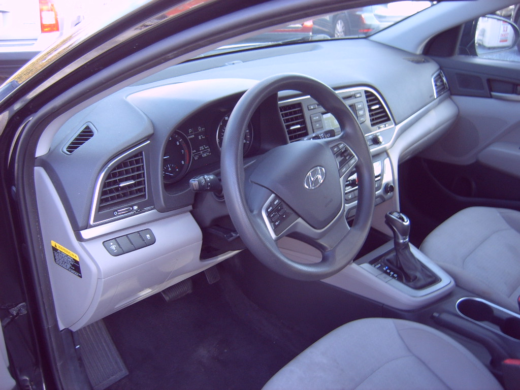 Hyundai Elantra SE 6AT 2017