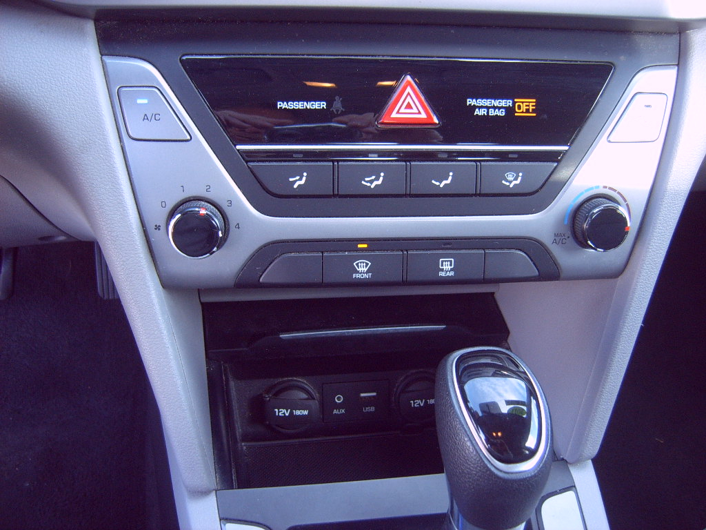 Hyundai Elantra SE 6AT 2017