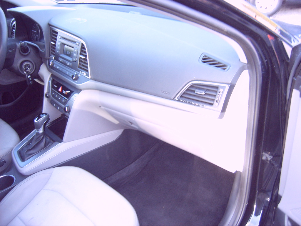 Hyundai Elantra SE 6AT 2017